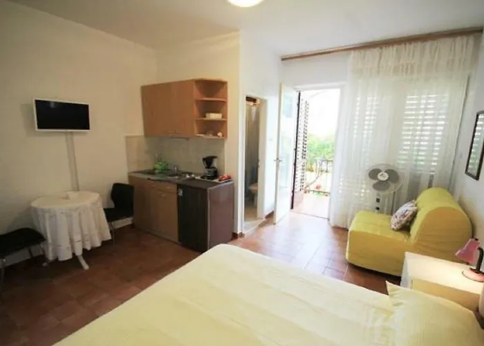Mira Guest house